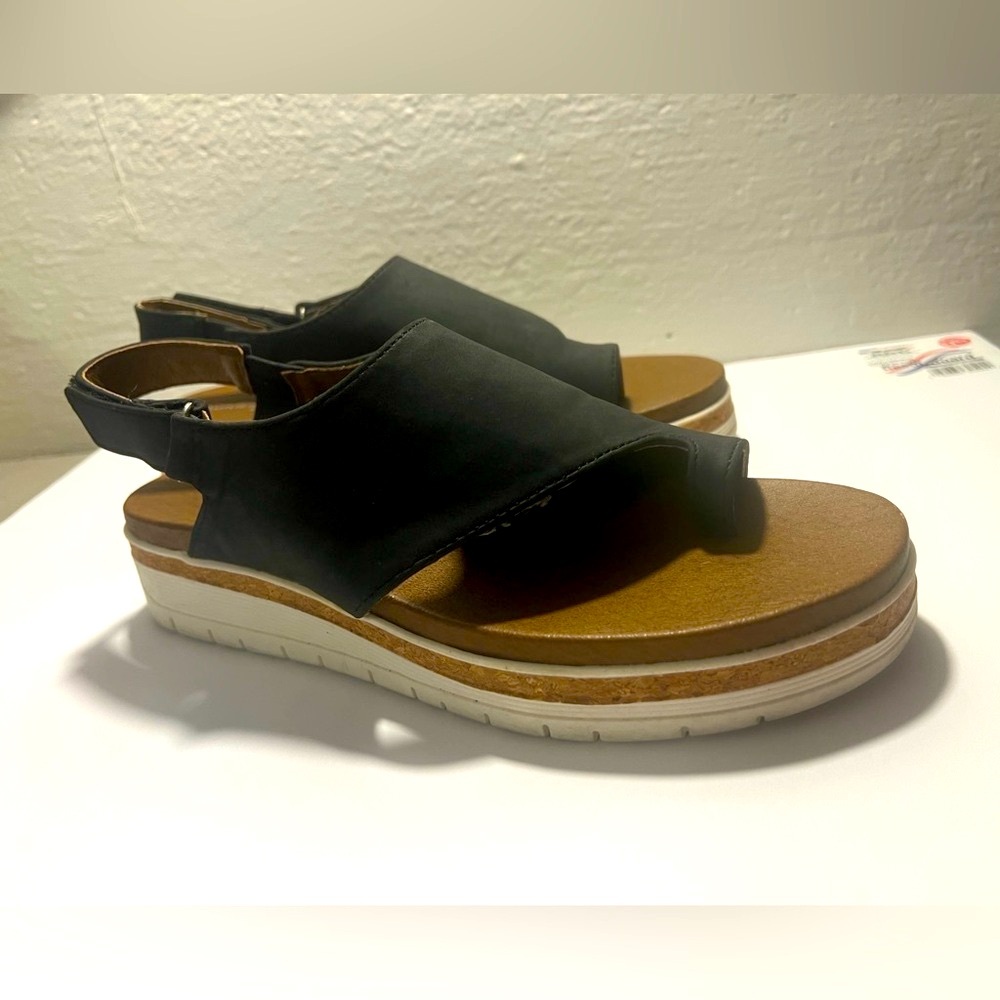 Adrienne Vittadini Patsi Toe Loop Sandal size 9 black wedge shoe open toe summer